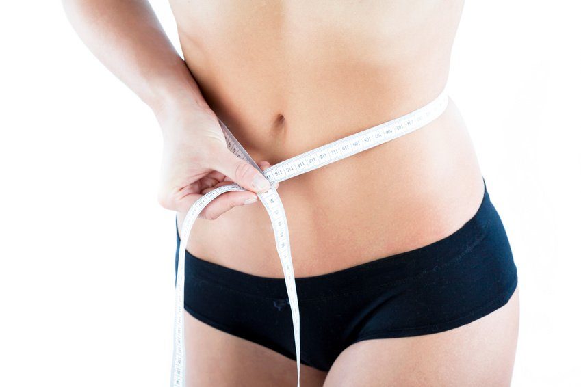 Foto: Frau mit maßband um den Bauch